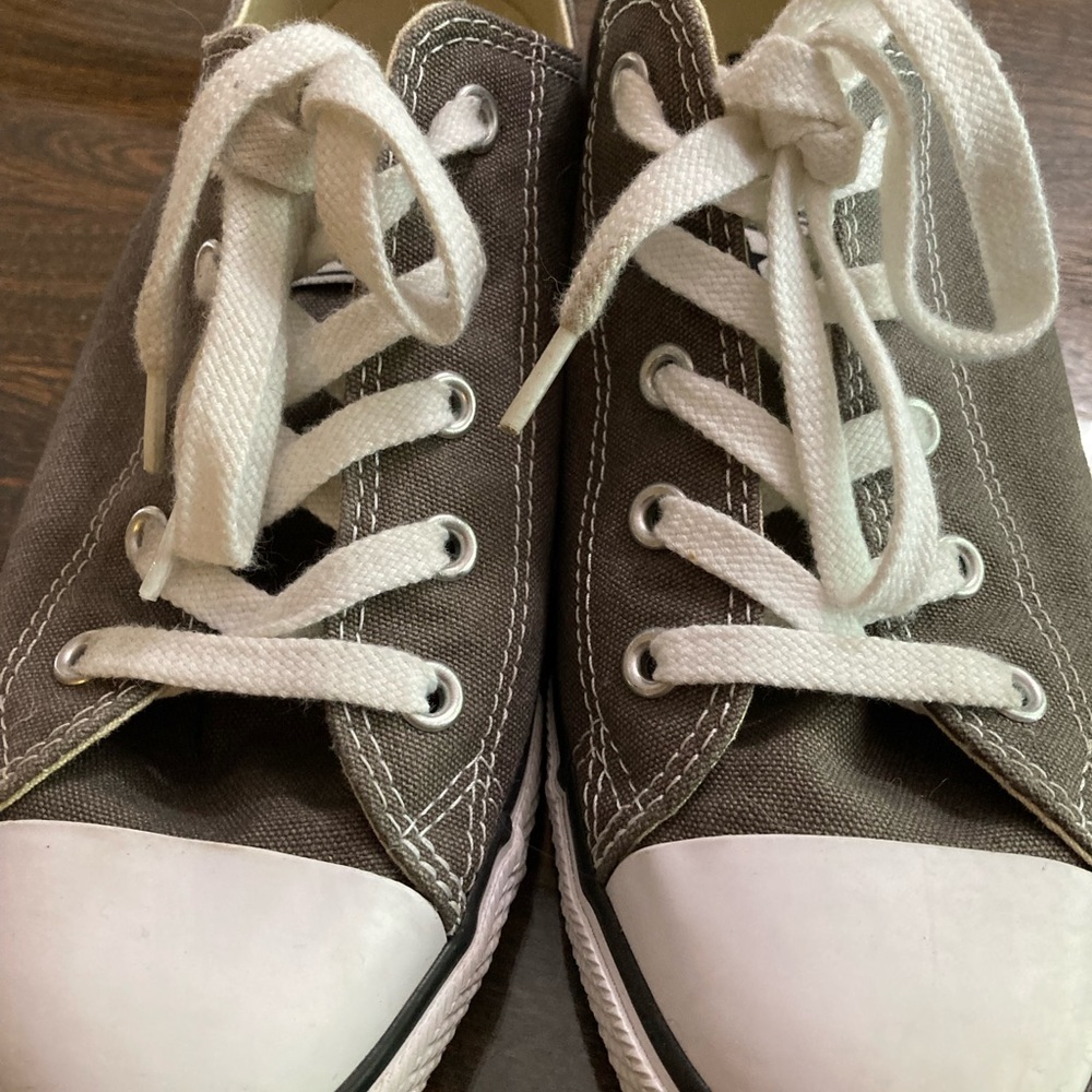 Converse Ladies Size 9 Grey Sneakers